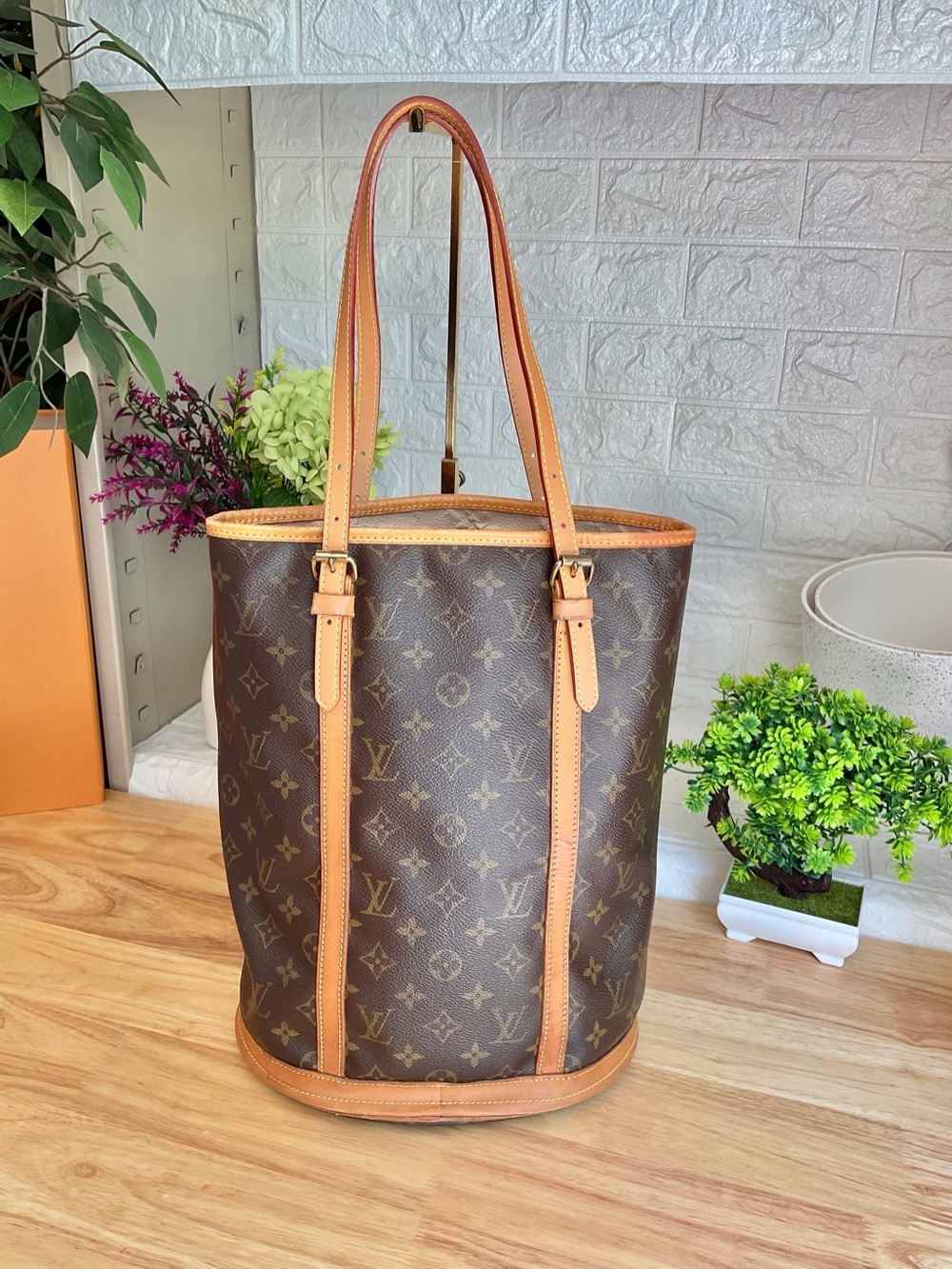 LV ✅ AUTHENTIC GM SIZE BUCKET BAG FL1002